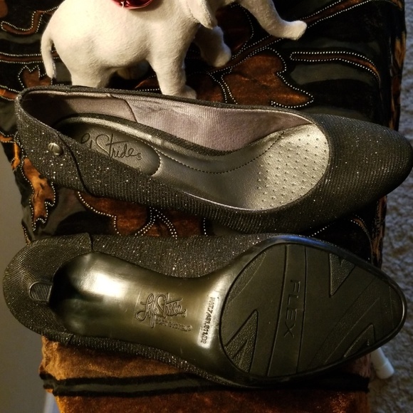 Heels - Picture 2 of 3